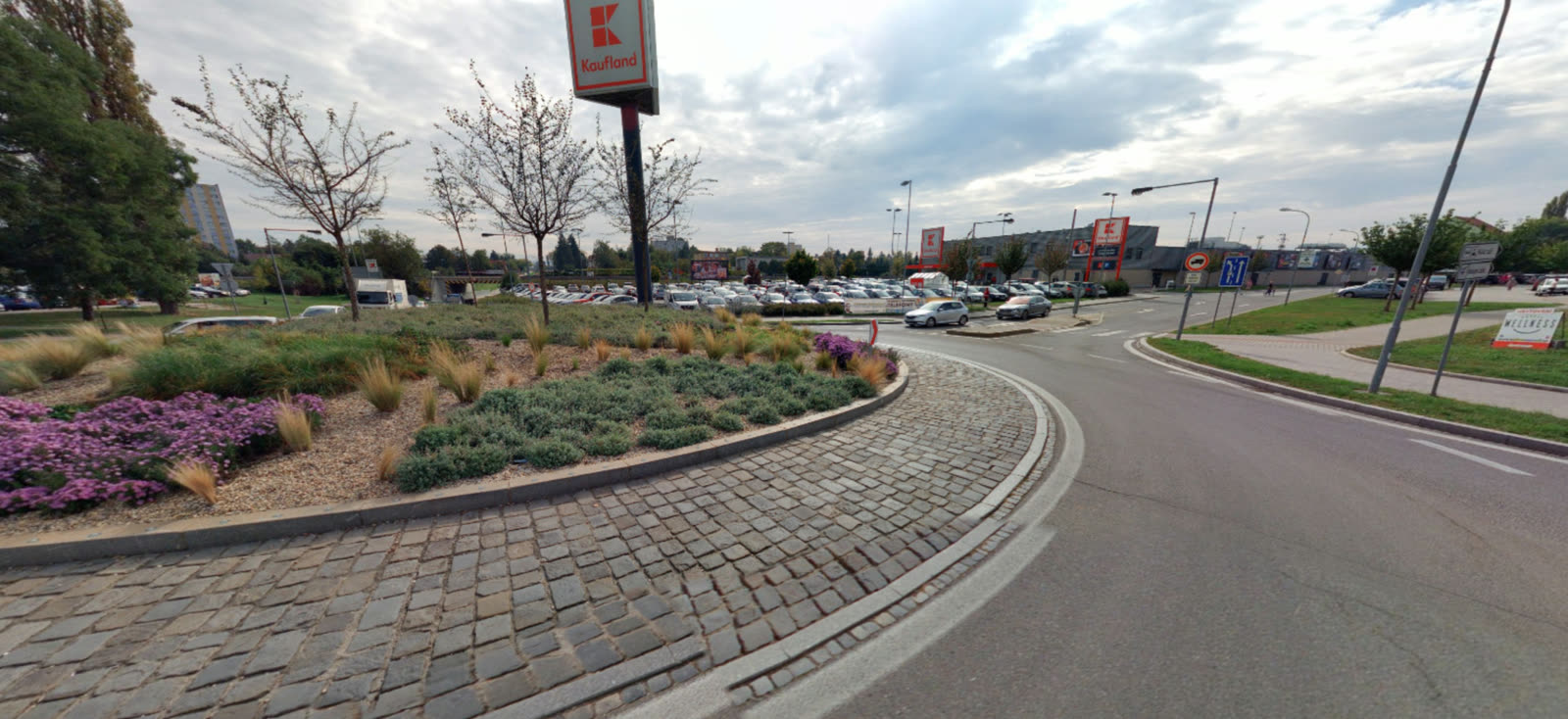 Současný stav parkovišť Kaufland a Billa ve Veselí nad Moravou